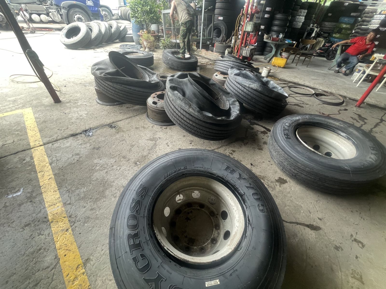 Mua Lốp Xe Ô Tô Tải Cũ: Lợi Bất Cập Hại - Những Điều Cần Biết Trước Khi Quyết Định